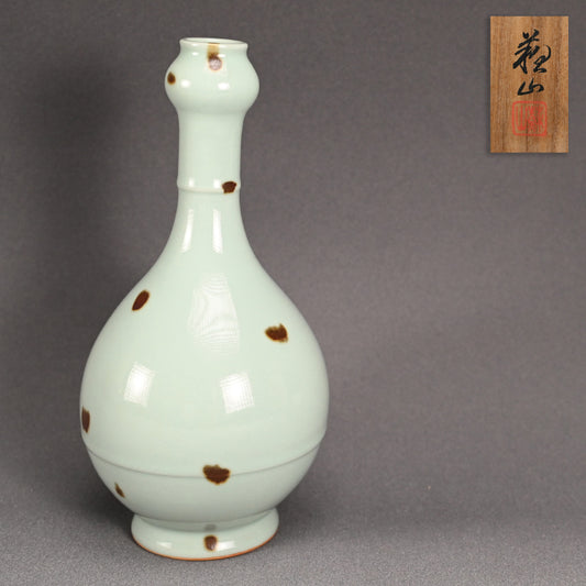 Celadon Vase by Pioneering Female Artist ー諏訪蘇山 "飛青瓷 花入"