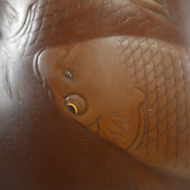 Leisurely Japanese Swimming Koi Vase ー内免勝二, 紫峰 "青銅製花瓶 遊鯉”