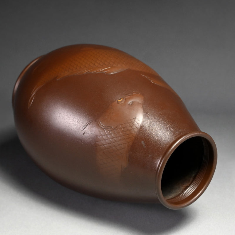 Leisurely Japanese Swimming Koi Vase ー内免勝二, 紫峰 "青銅製花瓶 遊鯉”
