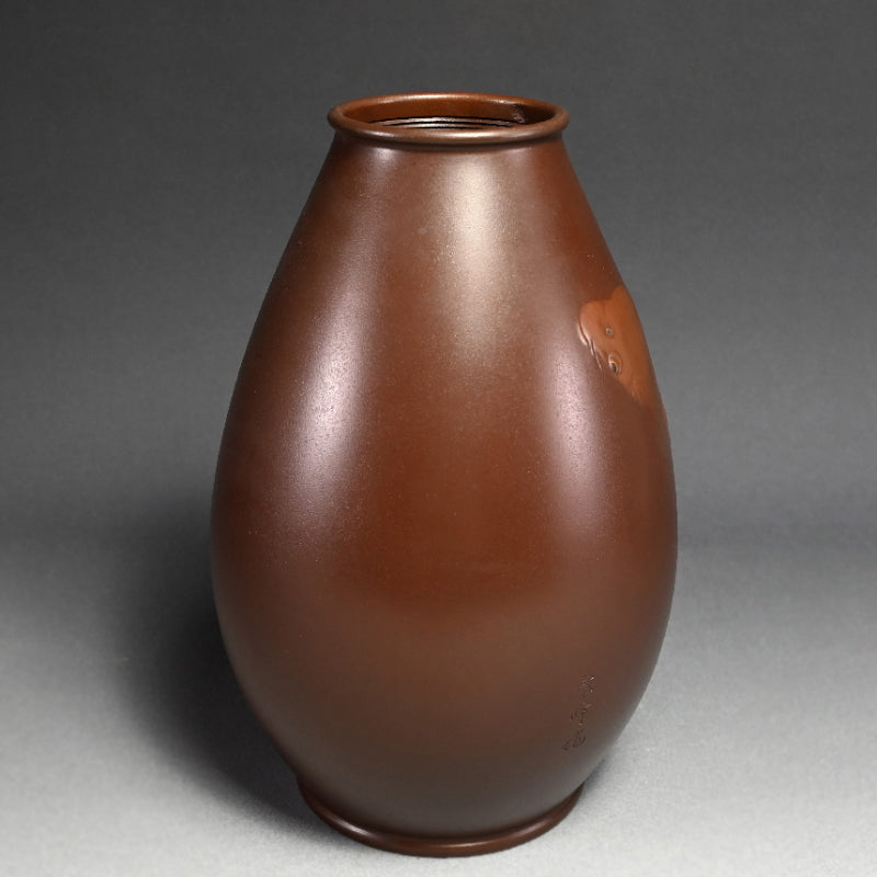 Leisurely Japanese Swimming Koi Vase ー内免勝二, 紫峰 "青銅製花瓶 遊鯉”