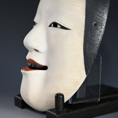 Onna Noh Mask named “KOOMOTE” which indicates young girl