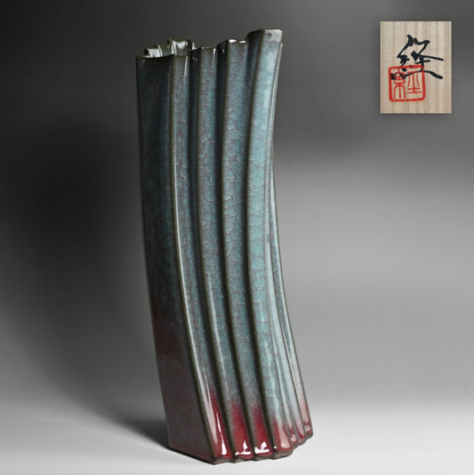 Contemporary Ice Crackled Sculptural Celadon Vase ー若尾 経 “青瓷 花入”