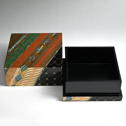 Nishiki Pattern Lacquer Box ー服部 峻昇 “耀貝飾箱 彩華”