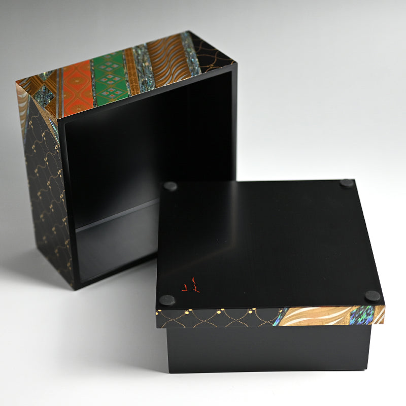 Nishiki Pattern Lacquer Box ー服部 峻昇 “耀貝飾箱 彩華”