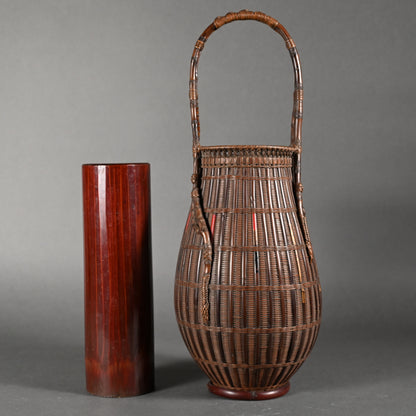 Antique Japanese Arrow Basket ー前田 竹房斎 "時代矢竹製 花籃"