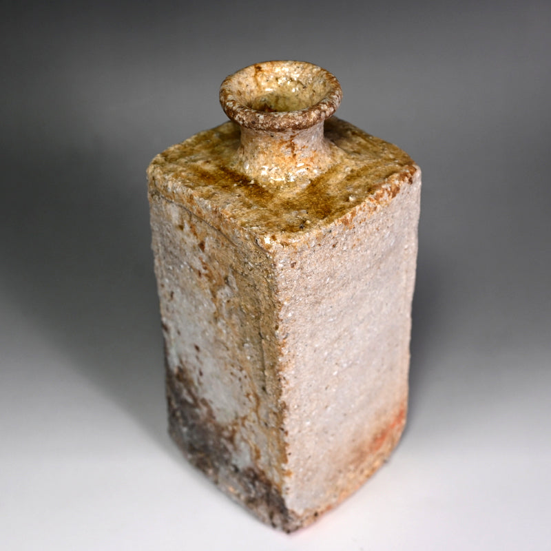 Elegant Shigaraki Vase ー古谷 道生 “信楽焼 花入れ”