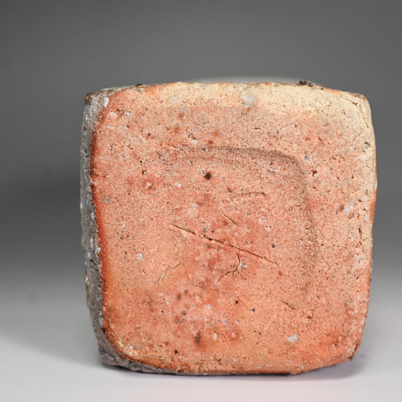 Elegant Shigaraki Vase ー古谷 道生 “信楽焼 花入れ”