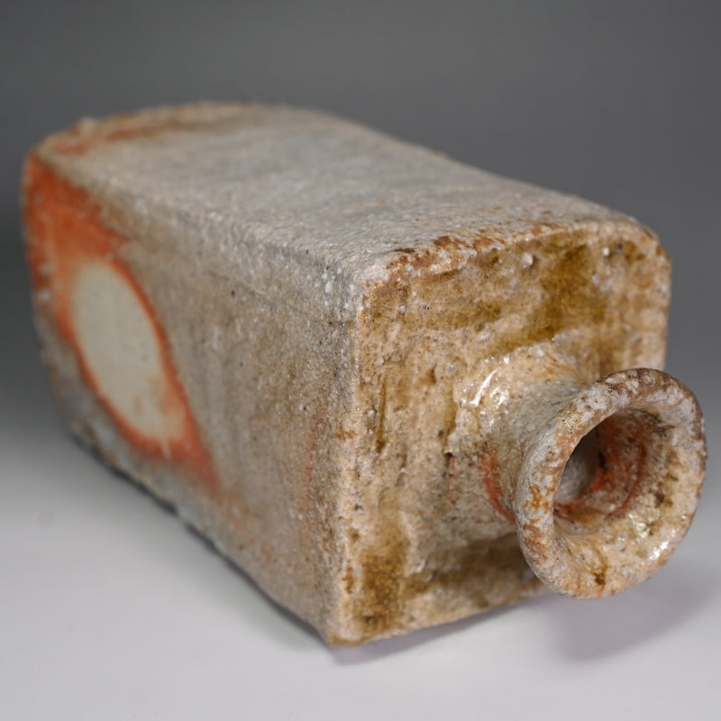 Elegant Shigaraki Vase ー古谷 道生 “信楽焼 花入れ”