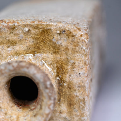 Elegant Shigaraki Vase ー古谷 道生 “信楽焼 花入れ”