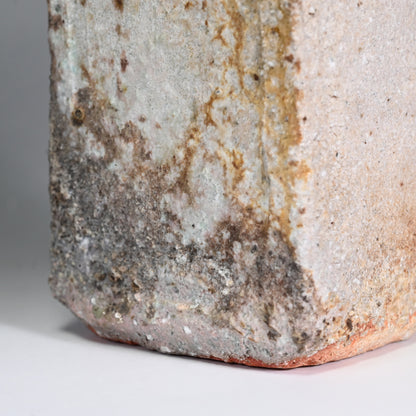 Elegant Shigaraki Vase ー古谷 道生 “信楽焼 花入れ”