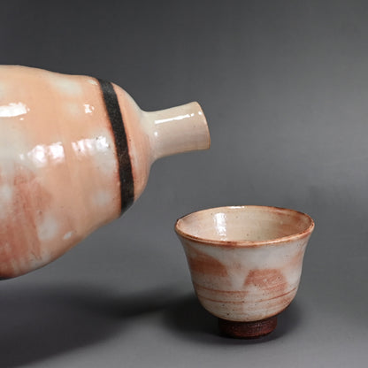 Serene Kohiki Sake Set ー番浦 史郎 “粉引 酒器揃”