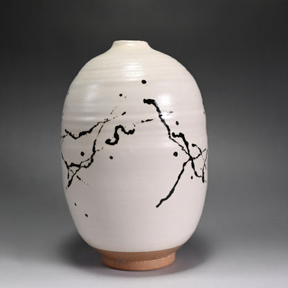 Sodeicha Yamada Hikaru Vase ー山田 光 “白化粧鉄繒 壺”