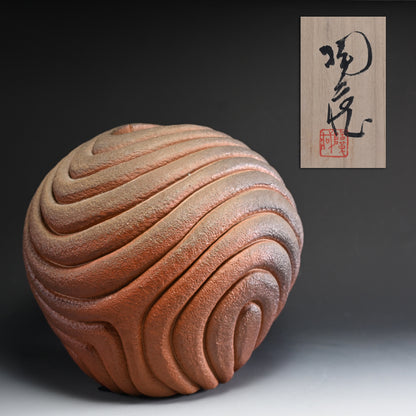 Massive Lobed Bizen Vase ー小西 陶藏 "横放紋花器"