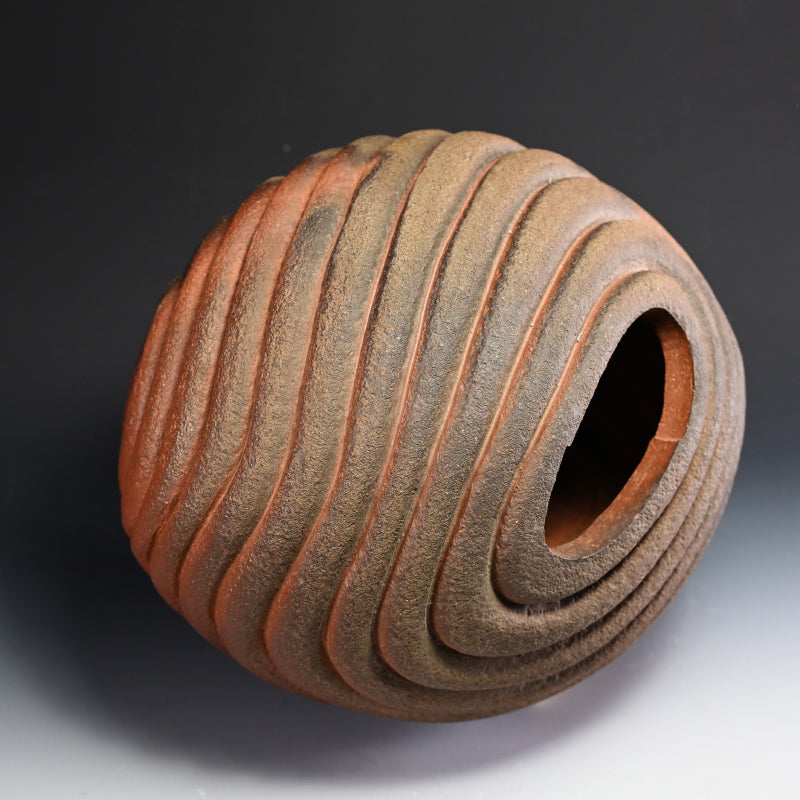 Massive Lobed Bizen Vase ー小西 陶藏 "横放紋花器"