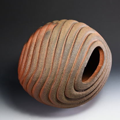 Massive Lobed Bizen Vase ー小西 陶藏 "横放紋花器"