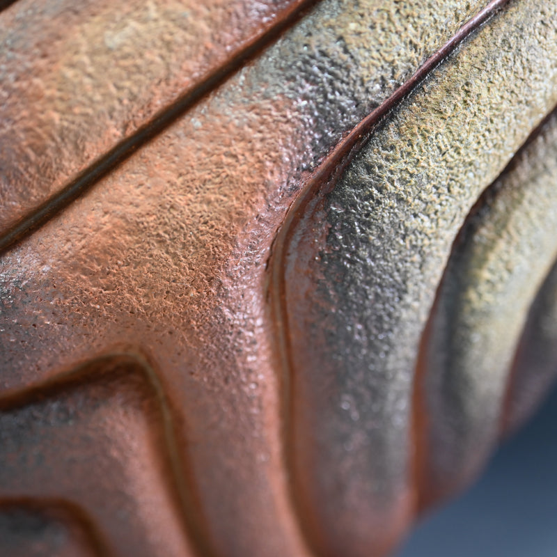 Massive Lobed Bizen Vase ー小西 陶藏 "横放紋花器"