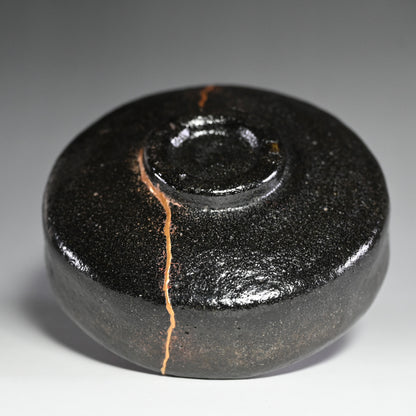 Stunning Edo Black Raku Chawan w/ Gold Repair ー六世 覚々斎 宗佐 "黒楽平茶碗"
