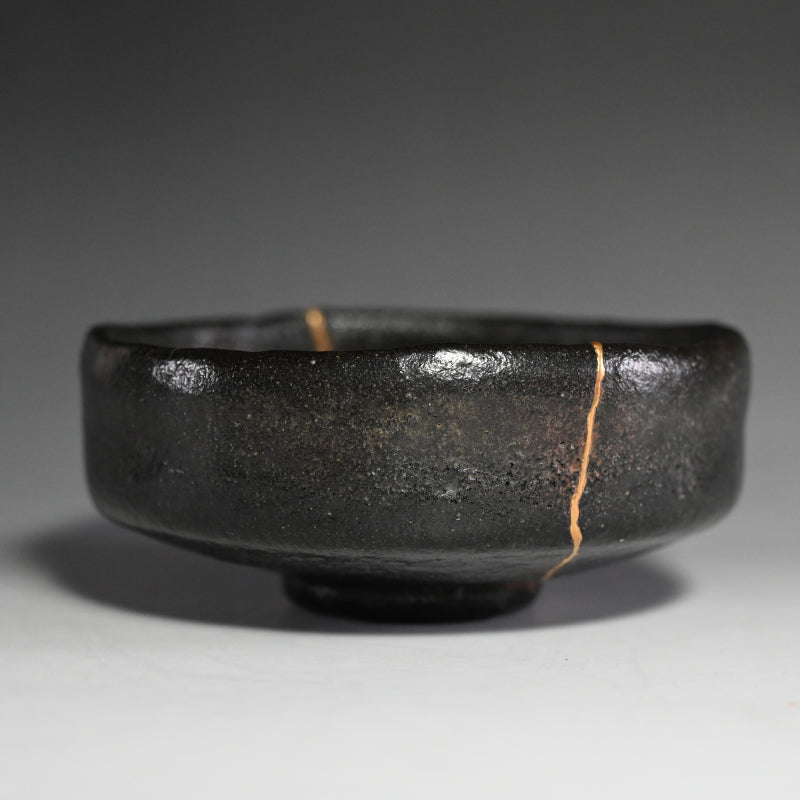 Stunning Edo Black Raku Chawan w/ Gold Repair ー六世 覚々斎 宗佐 "黒楽平茶碗"