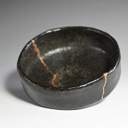 Stunning Edo Black Raku Chawan w/ Gold Repair ー六世 覚々斎 宗佐 "黒楽平茶碗"