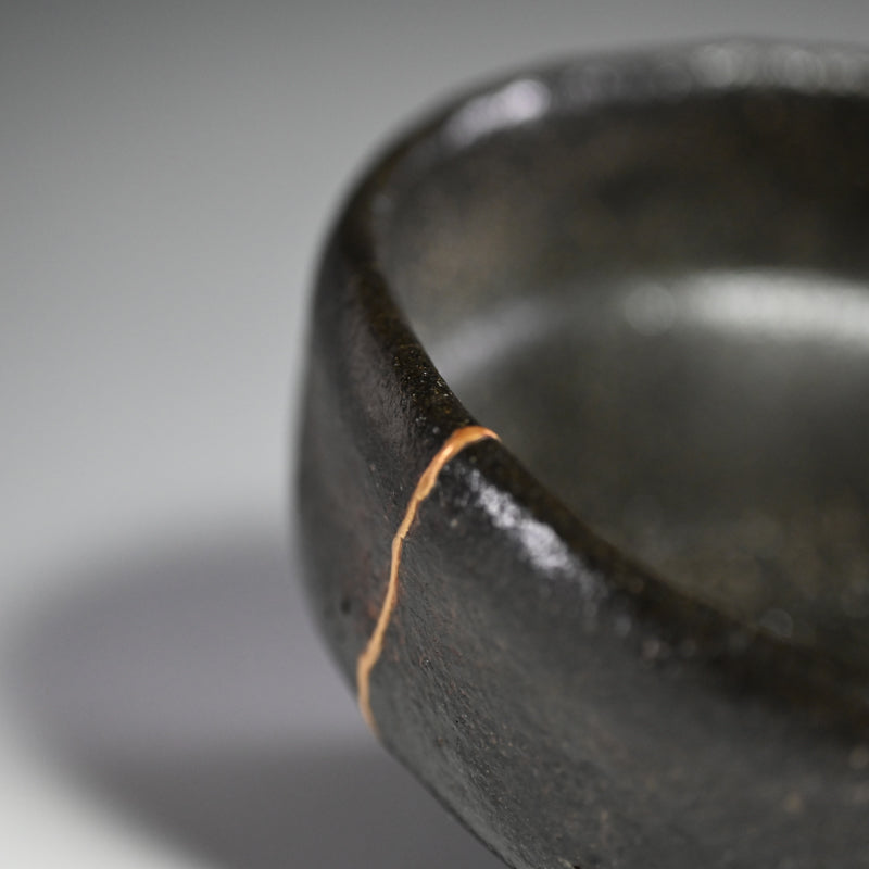 Stunning Edo Black Raku Chawan w/ Gold Repair ー六世 覚々斎 宗佐 "黒楽平茶碗"