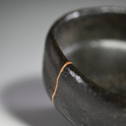 Stunning Edo Black Raku Chawan w/ Gold Repair ー六世 覚々斎 宗佐 "黒楽平茶碗"