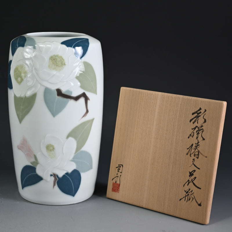 Porcelain Vase, Camellia  ー塚本 司郎 "彩磁椿文花瓶"