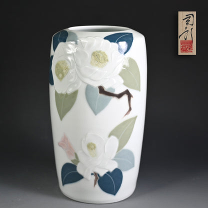 Porcelain Vase, Camellia  ー塚本 司郎 "彩磁椿文花瓶"