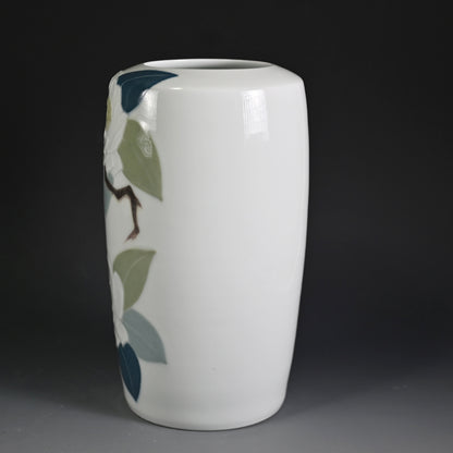 Porcelain Vase, Camellia  ー塚本 司郎 "彩磁椿文花瓶"