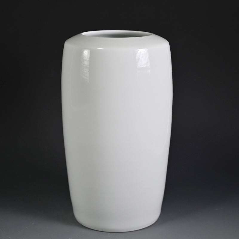 Porcelain Vase, Camellia  ー塚本 司郎 "彩磁椿文花瓶"