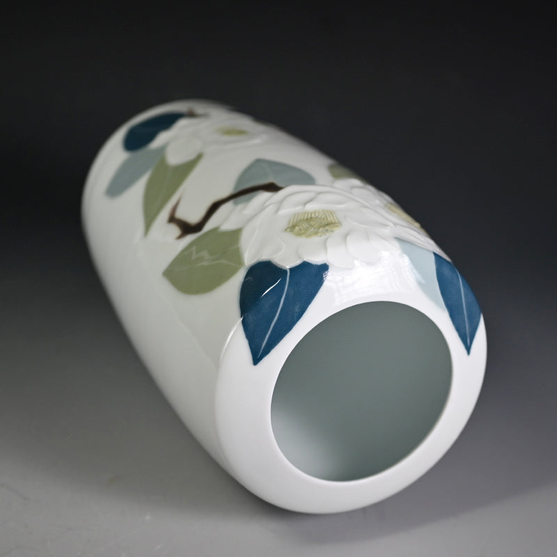 Porcelain Vase, Camellia  ー塚本 司郎 "彩磁椿文花瓶"