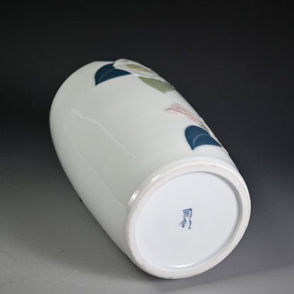 Porcelain Vase, Camellia  ー塚本 司郎 "彩磁椿文花瓶"