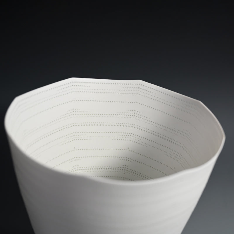 Exceptional Large Porcelain Vase ー新里明士 "光器"