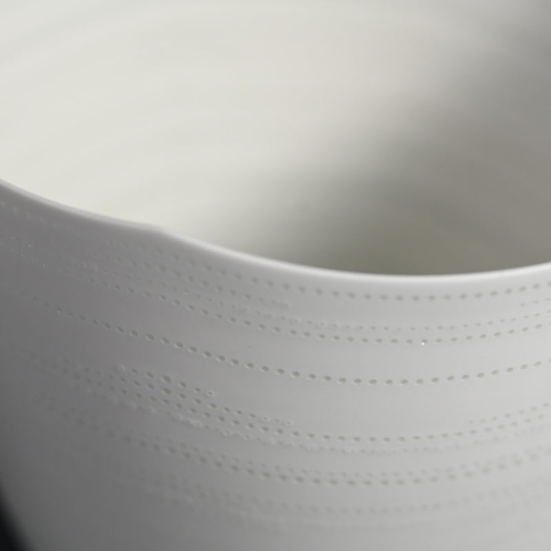 Exceptional Large Porcelain Vase ー新里明士 "光器"