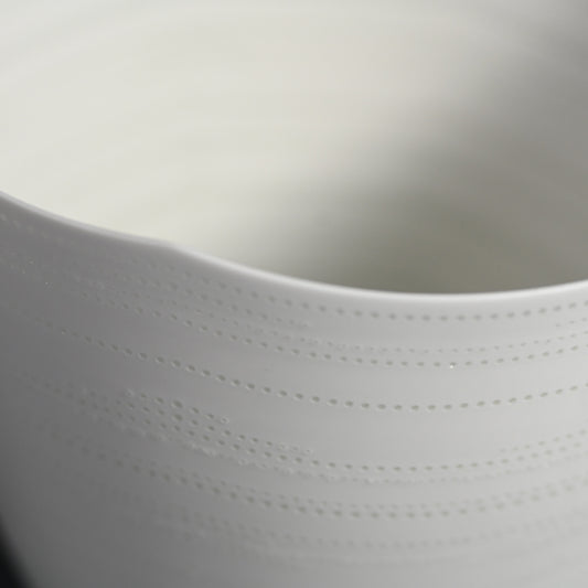 Exceptional Large Porcelain Vase ー新里 明士 “光器”