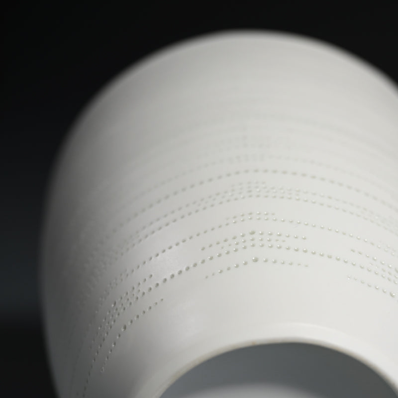 Exceptional Large Porcelain Vase ー新里明士 "光器"