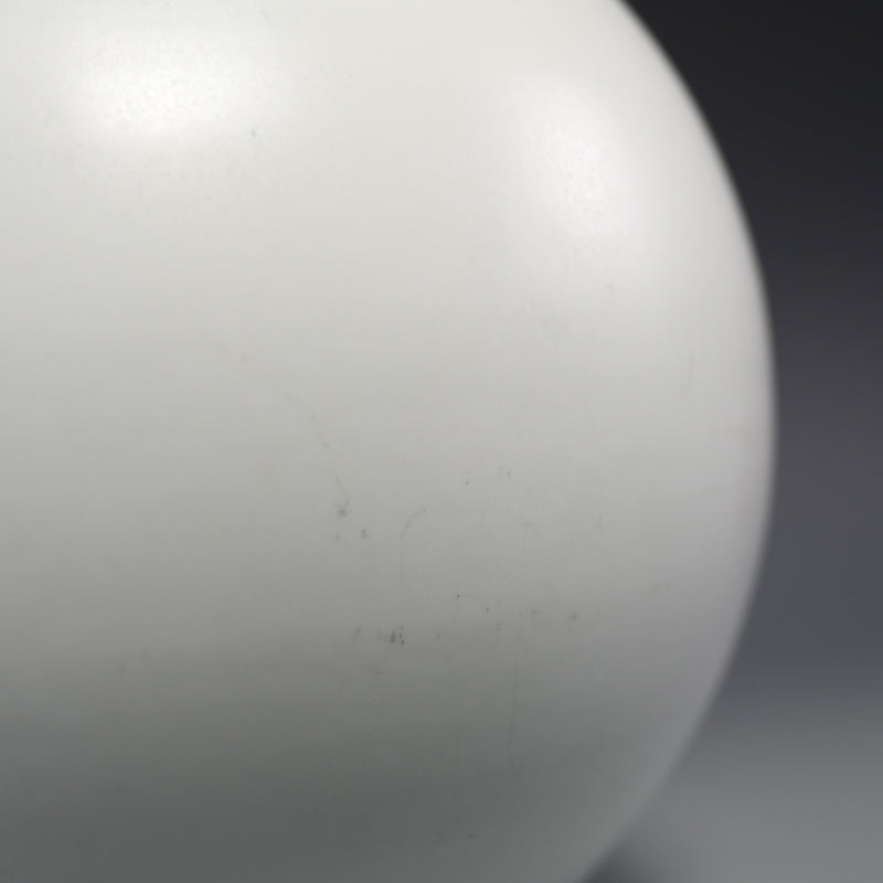 Vase by Sodeisha Star ー山田 光 “白磁 花入”