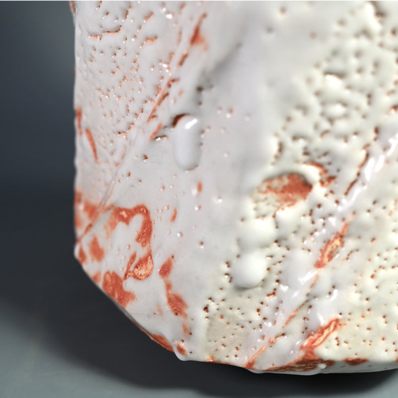 Exhibited Shino Vase ー室山 治郎 “志野花生”