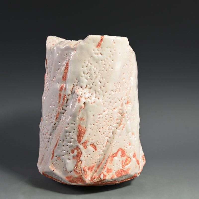 Exhibited Shino Vase ー室山 治郎 “志野花生”