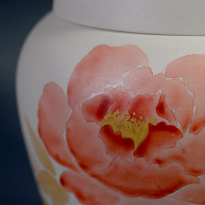 Raw White Lidded Ceramic Container ー上田 哲也 “銀地赤絵金彩 牡丹文蓋付壺”