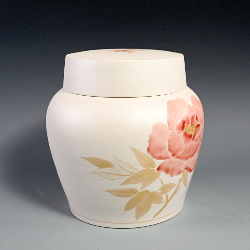 Raw White Lidded Ceramic Container ー上田 哲也 “銀地赤絵金彩 牡丹文蓋付壺”