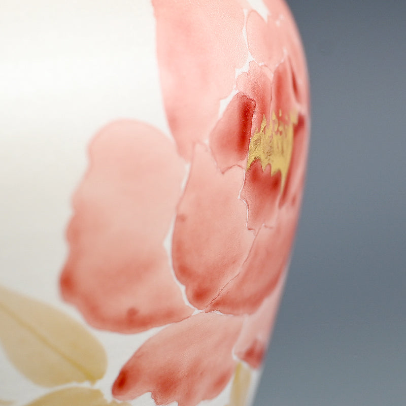 Raw White Lidded Ceramic Container ー上田 哲也 “銀地赤絵金彩 牡丹文蓋付壺”