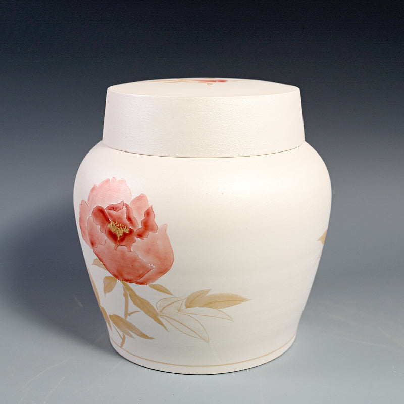 Raw White Lidded Ceramic Container ー上田 哲也 “銀地赤絵金彩 牡丹文蓋付壺”