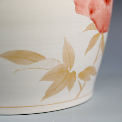 Raw White Lidded Ceramic Container ー上田 哲也 “銀地赤絵金彩 牡丹文蓋付壺”