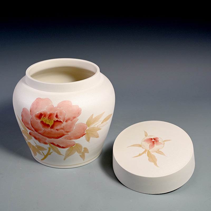 Raw White Lidded Ceramic Container ー上田 哲也 “銀地赤絵金彩 牡丹文蓋付壺”