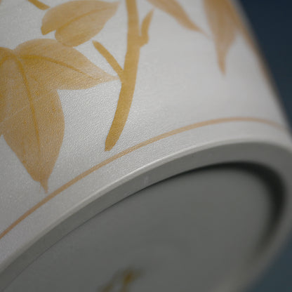 Raw White Lidded Ceramic Container ー上田 哲也 “銀地赤絵金彩 牡丹文蓋付壺”