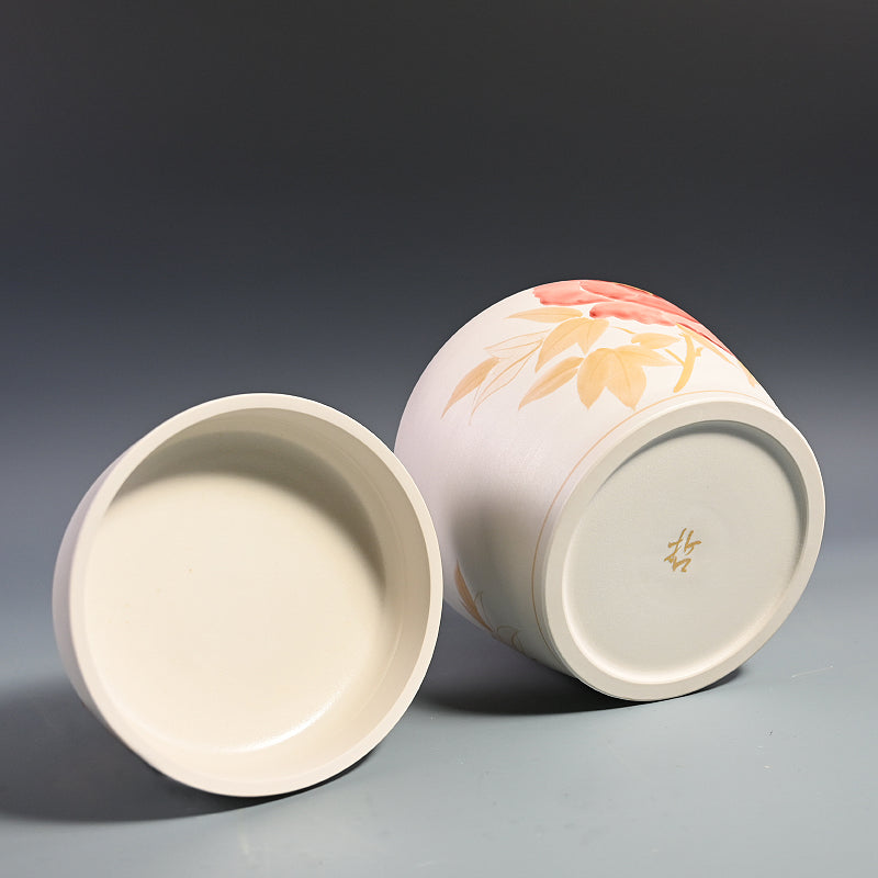 Raw White Lidded Ceramic Container ー上田 哲也 “銀地赤絵金彩 牡丹文蓋付壺”
