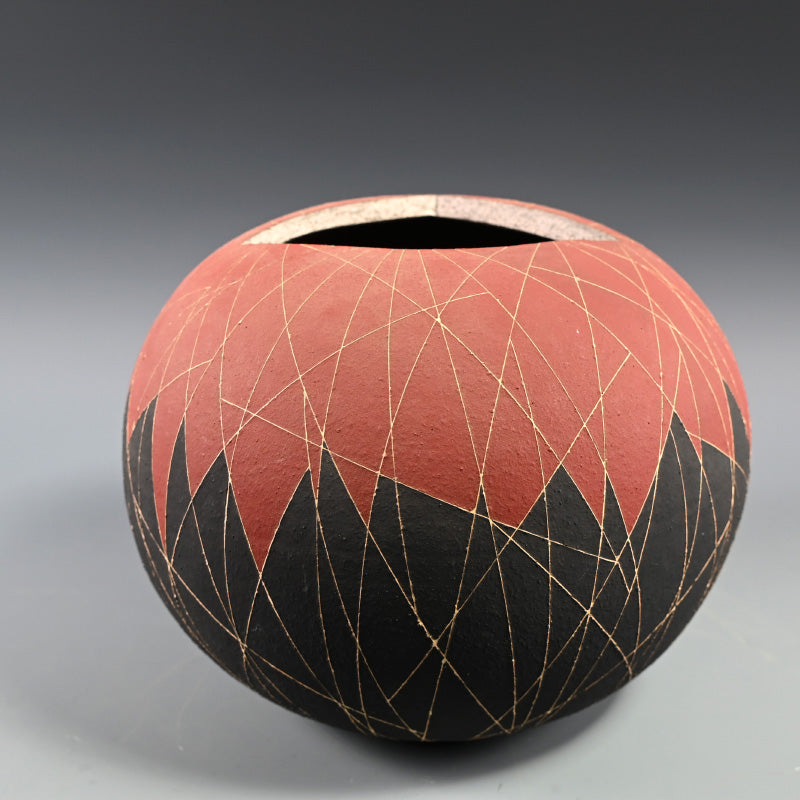 Exhibited Tsubo ー西村 俊 “線文象嵌加彩壺”