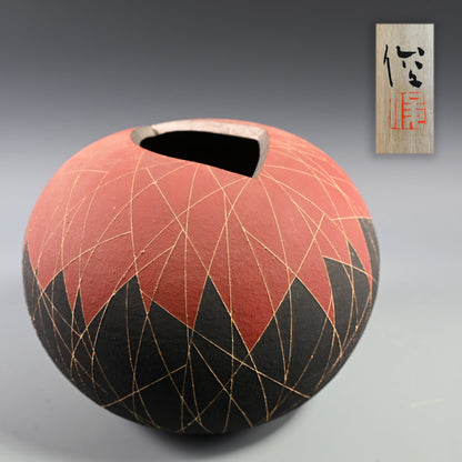 Exhibited Tsubo ー西村 俊 “線文象嵌加彩壺”