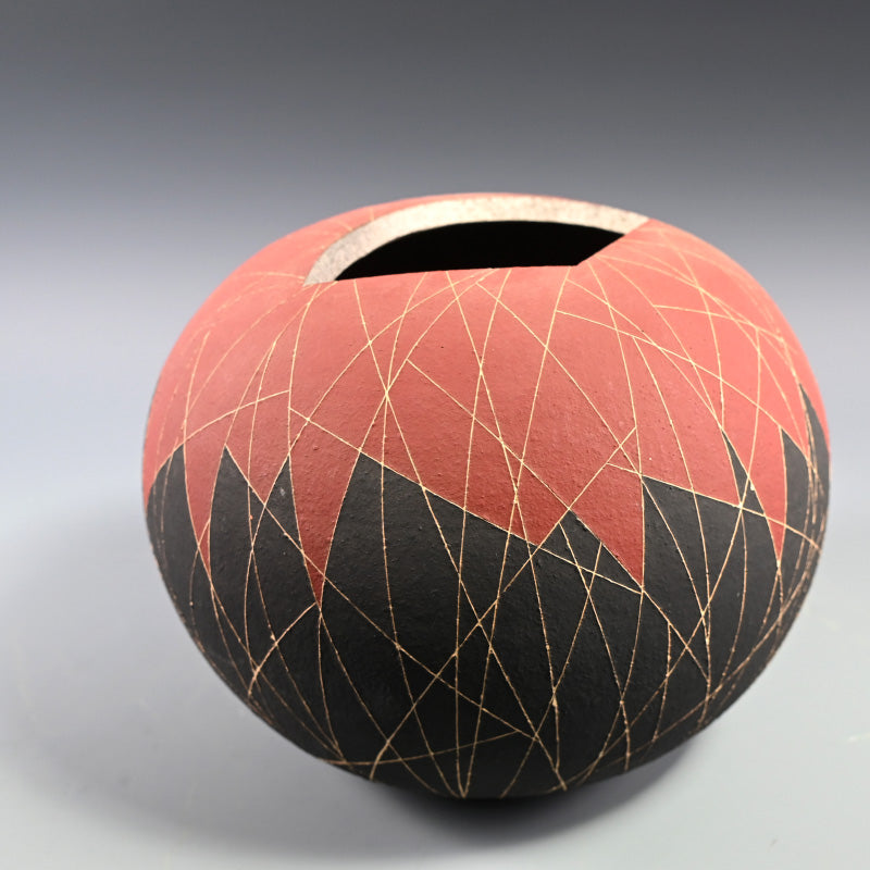 Exhibited Tsubo ー西村 俊 “線文象嵌加彩壺”