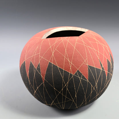 Exhibited Tsubo ー西村 俊 “線文象嵌加彩壺”